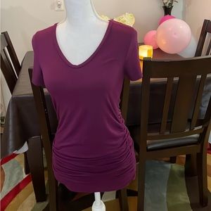 A Pea in the Pod Lux Essentials Ruched V-Scoop Maternity T Shirt S